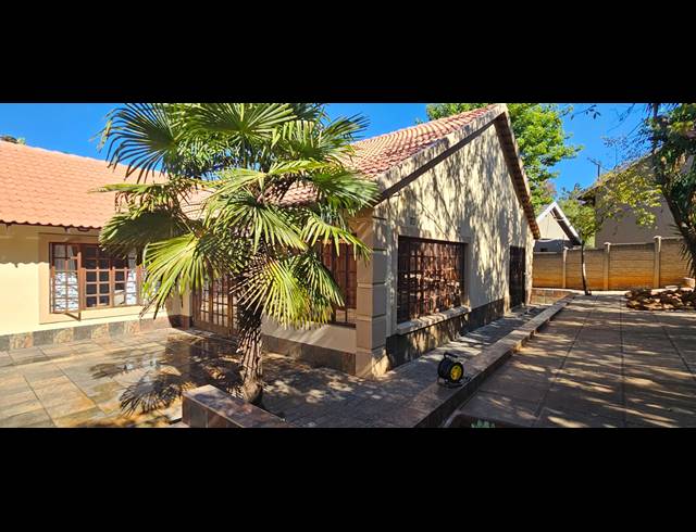 5 BEDROOM FREESTANDING FOR SALE IN SAFARI GARDENS